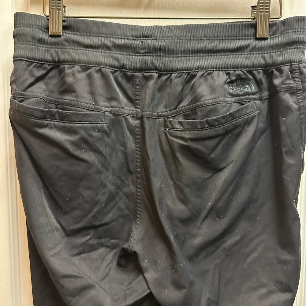 The North Face womens Black Jogger Pants size M/ NWOT B151